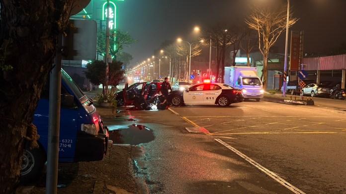 【有片】拒檢狂逃!桃警破窗逮捕 兩男車內搜出「喪屍菸彈」與匕首 64 S 29229071 0