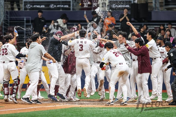賞春櫻!遊韓國看職棒 高尺天空巨蛋「髮香區」直擊熱血賽事