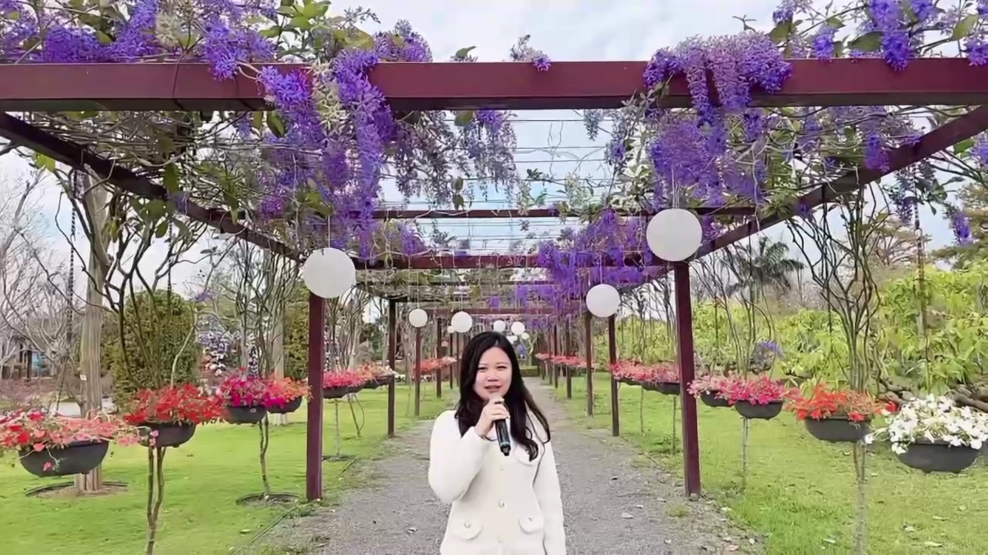 (有影片)/夢幻花廊!成美文化園紫藤花季 帶你漫步紫色仙境 - https://www.watchmedia01.com