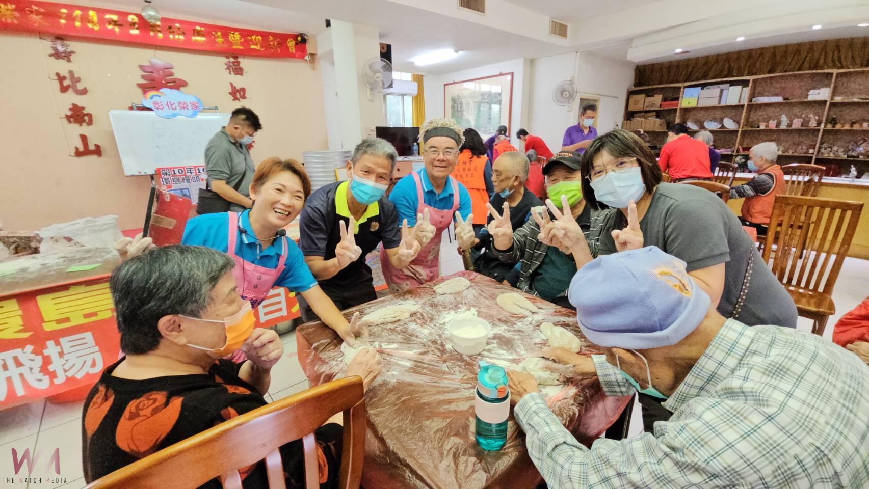 （有影片）／親手揉幸福！環島饅頭列車夫婦與長輩共製幸福饅頭 - https://www.watchmedia01.com