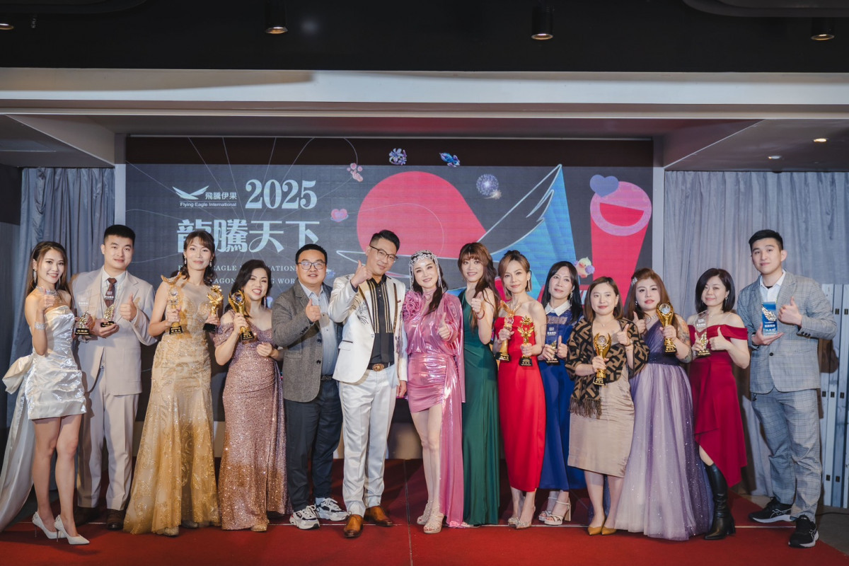 飛騰伊果帶領學員用自媒體翻轉人生。(圖/飛騰伊果提供)