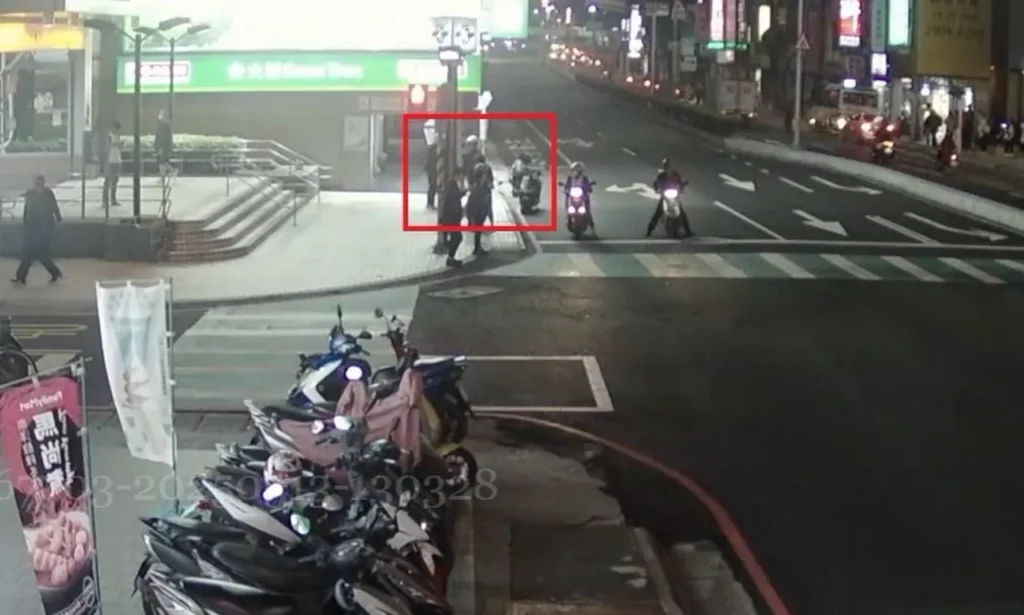在大量監視器資料中，逐步過濾出與案件有關的車手特徵等線索
