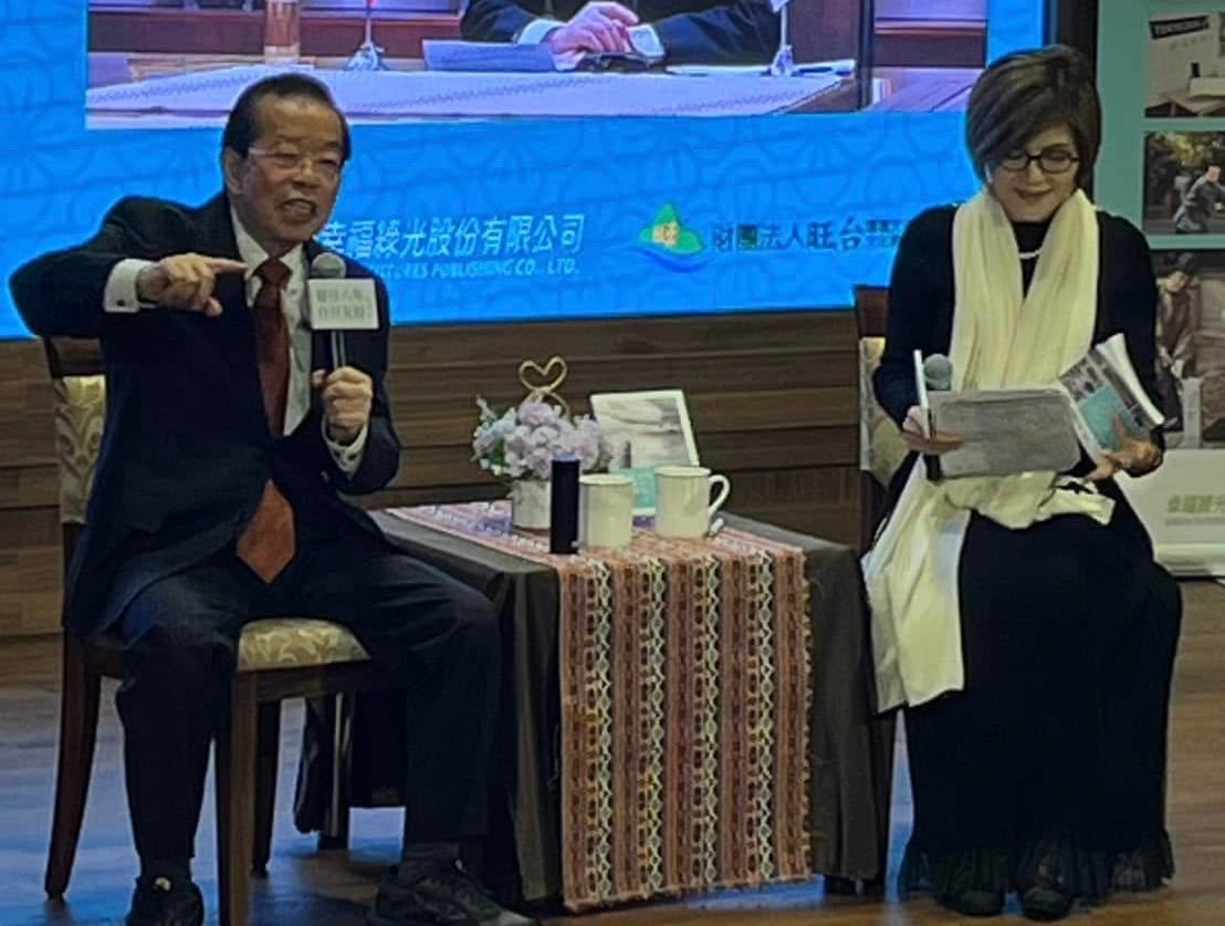 謝長廷和他大弟子卓榮泰對於罷免的態度截然不同,值得玩味。翻拍謝長廷臉書