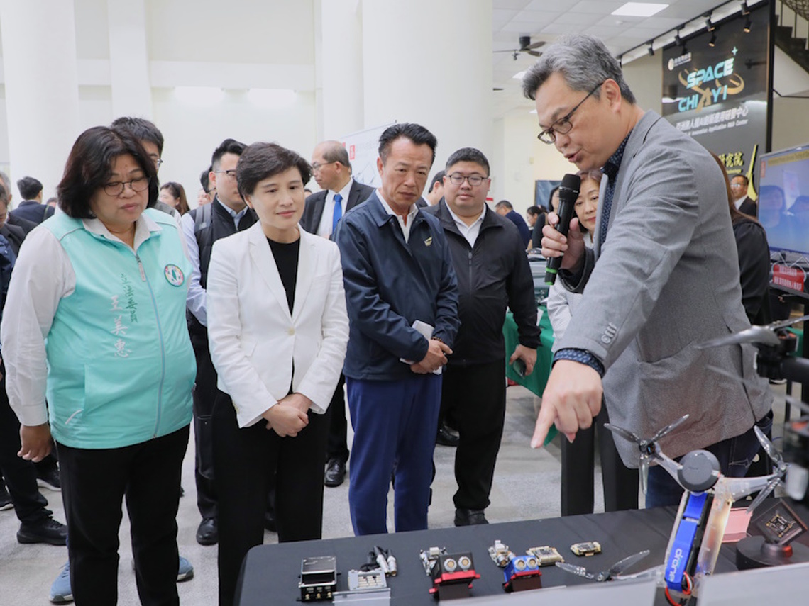 助推無人機創新應用布局 行政院副院長鄭麗君訪視亞創中心