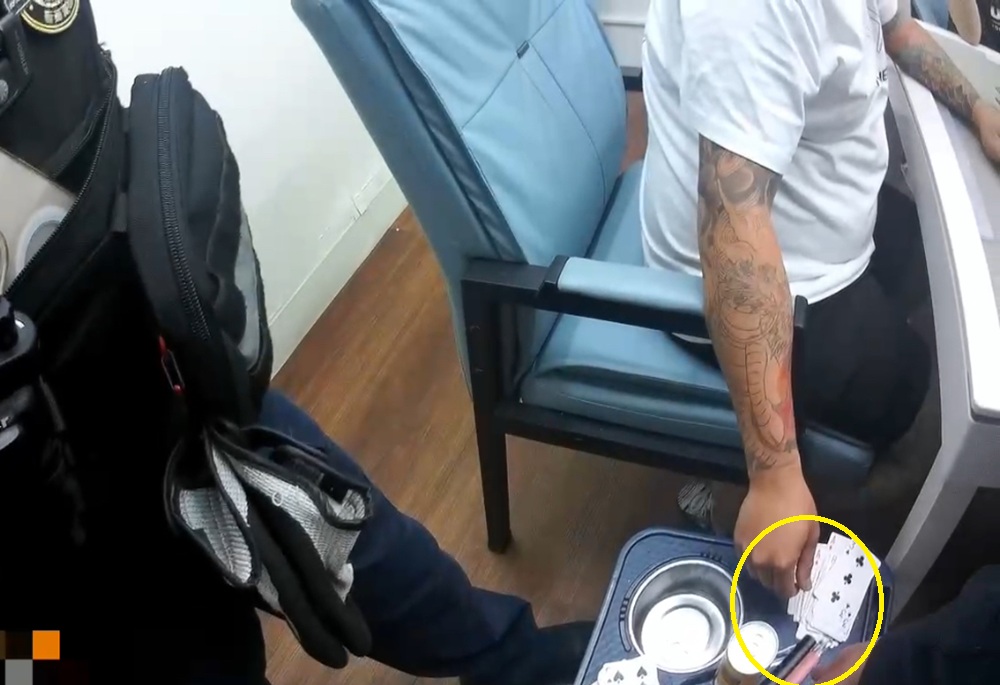 麻將館玩太嗨聲量過大 員警勸導意外查獲喪屍煙彈 222 248250316a04