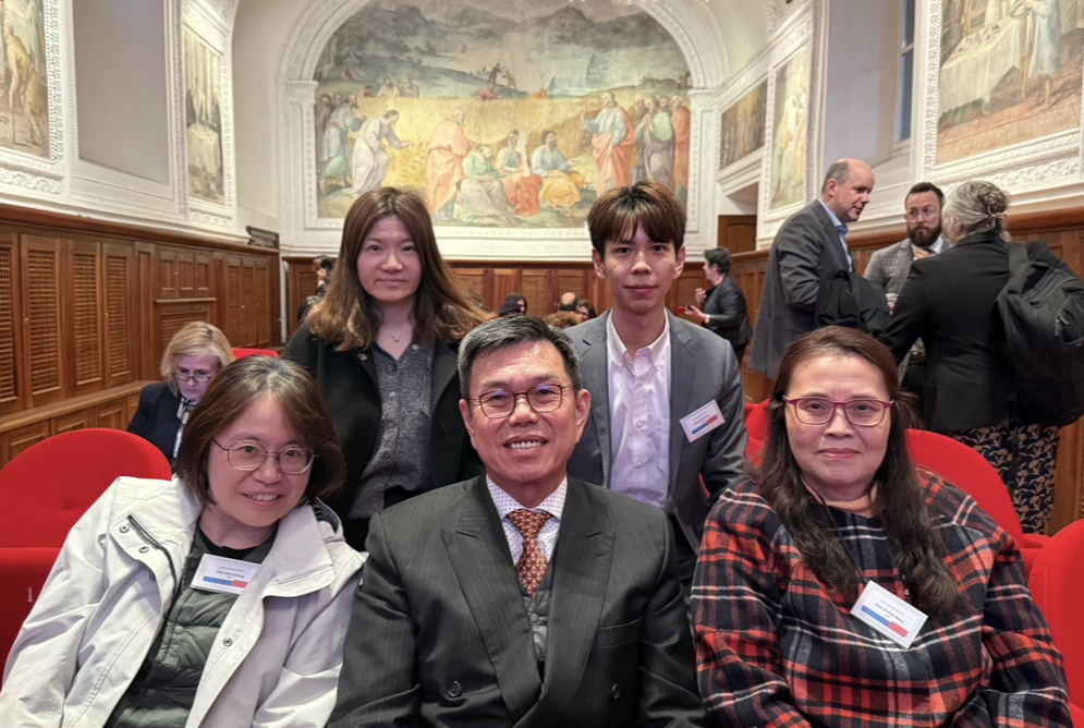 前排由右至左:會基會王怡心董事長、證交所周世昊委員與張少君副組長;後排由右至左證交所顏辰軒專員、會基會崔琇玫副執行長。