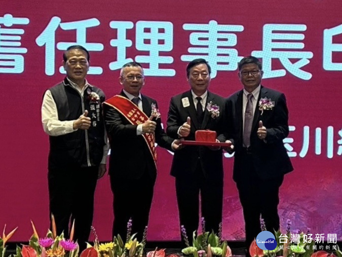 台中市張廖簡宗親會改選由張國鑫(右一)接任理事長