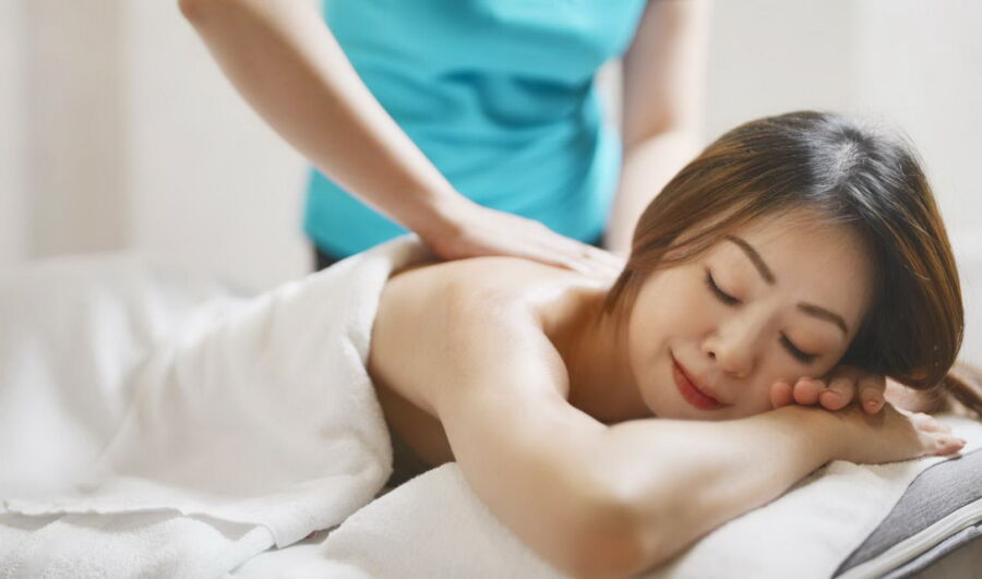 圖/每次的精油療程,都應根據顧客當下的身體與精神需求進行個性化調配。(業者提供)