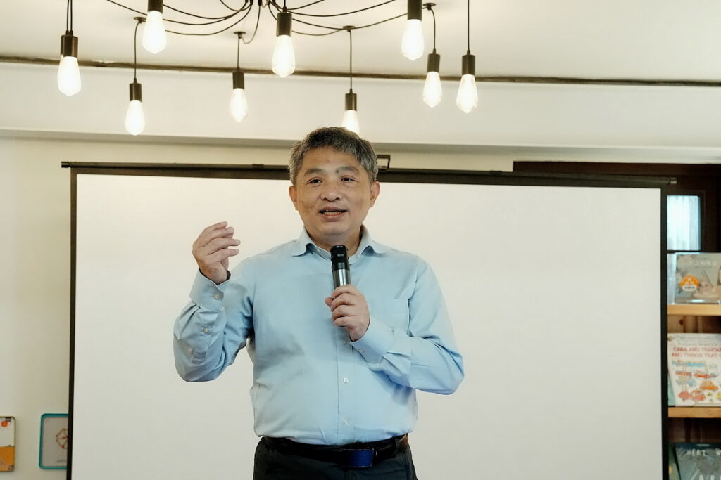 林業及自然保育署花蓮分署長黃群策希望藉由《走進彼桑拉返》系列新書發表,帶動消費