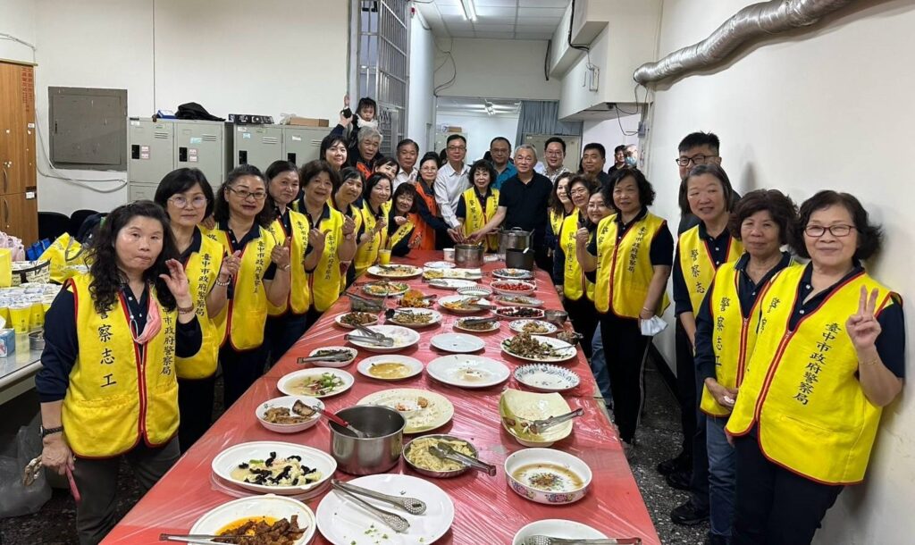 志工伙伴準備卅道佳餚         讓文昌所員警備感溫馨