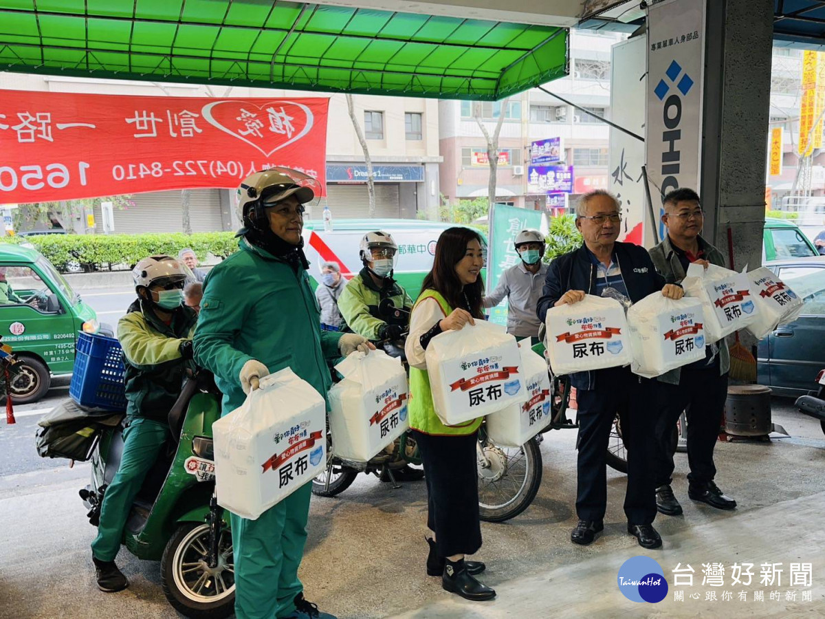 彰化郵局行銷農產大城地瓜，捐贈所得關懷弱勢「布布行善」。圖／記者鄧富珍翻攝