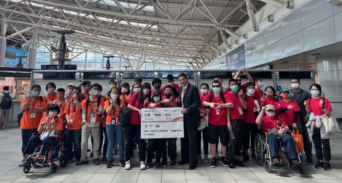 高鐵左營站溫馨傳愛 身障夥伴懷舊逛老街