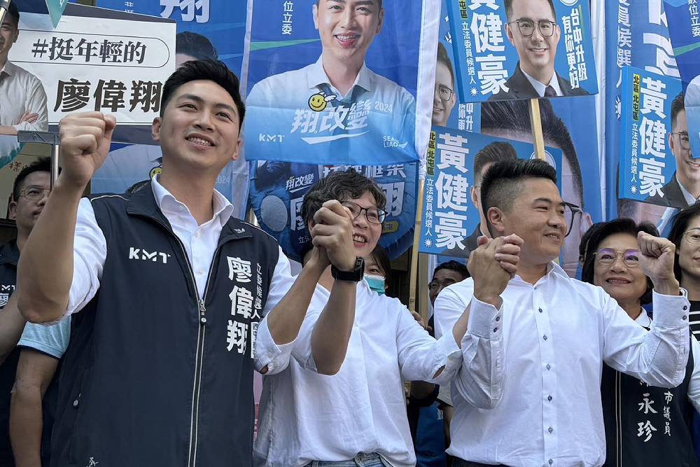 「惡罷退散志工團」台中首開講 團長蔡壁如合體廖偉翔8字主軸亮相 204 「惡罷退散志工團」台中首開講 團長蔡壁如合體廖偉翔8字主軸亮相 203