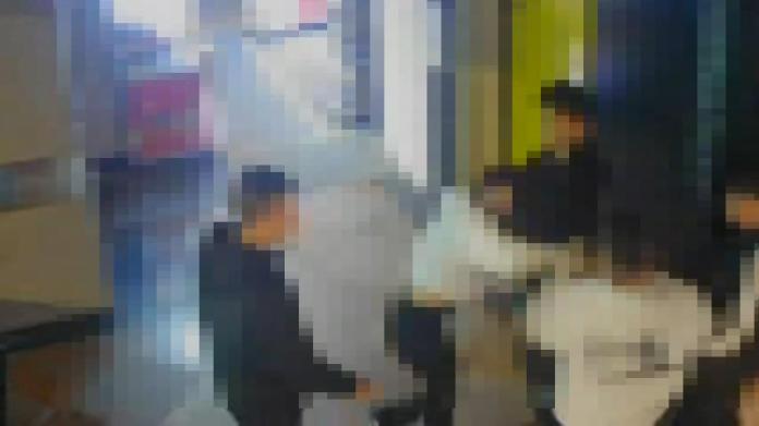 【有片】女遭醉男碰撞 男性友人為她出氣與對方互毆 61 fdasfsf