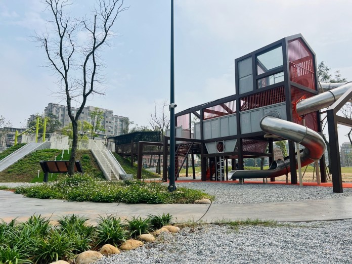 讓孩子與大自然為友 楊梅四維兒童公園全新遊戲場亮相 71 圖3.眷屋遊戲區512歲遊戲場