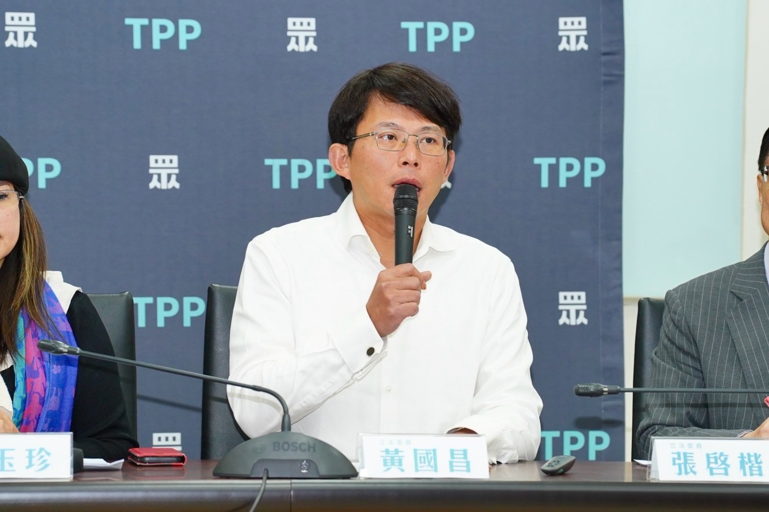 民眾黨主席黃國昌說,警政署打詐儀表板凸顯詐騙越來越猖狂,猶如詐騙集團的成果發表。(圖/民眾黨立院黨團)