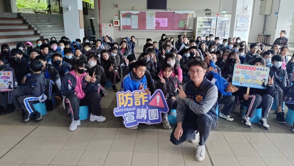 警  民攜手聯防跟蹤騷擾  打造無憂校園環境 