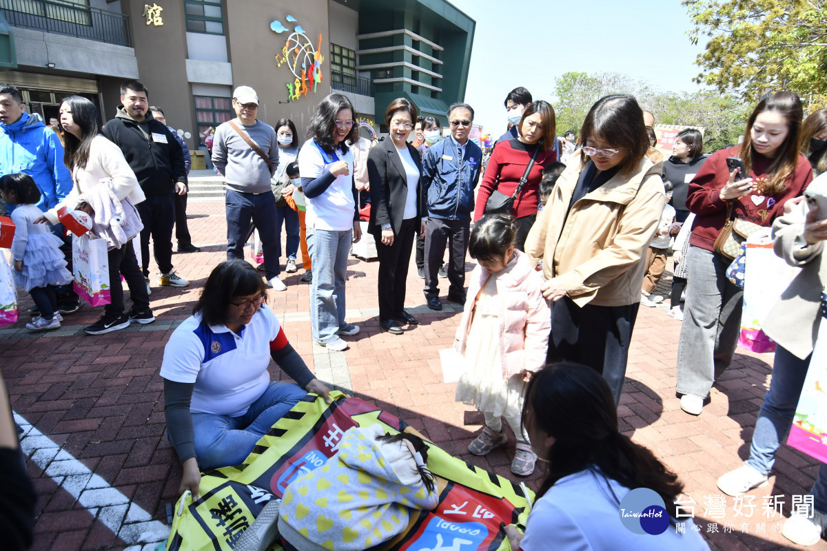 典禮後幼兒參加防災親子闖關遊戲，學習防災知識。圖／彰化縣政府提供