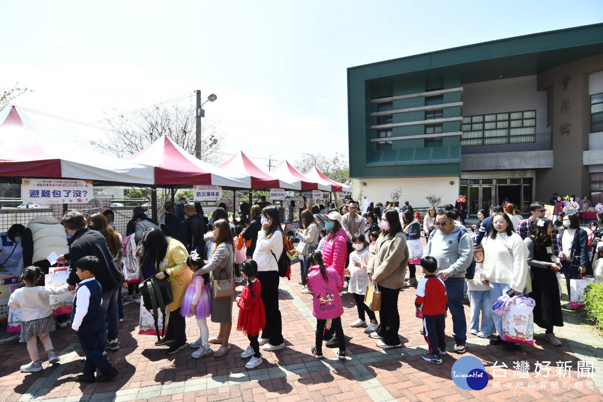 典禮後幼兒參加防災親子闖關遊戲，學習防災知識。圖／彰化縣政府提供