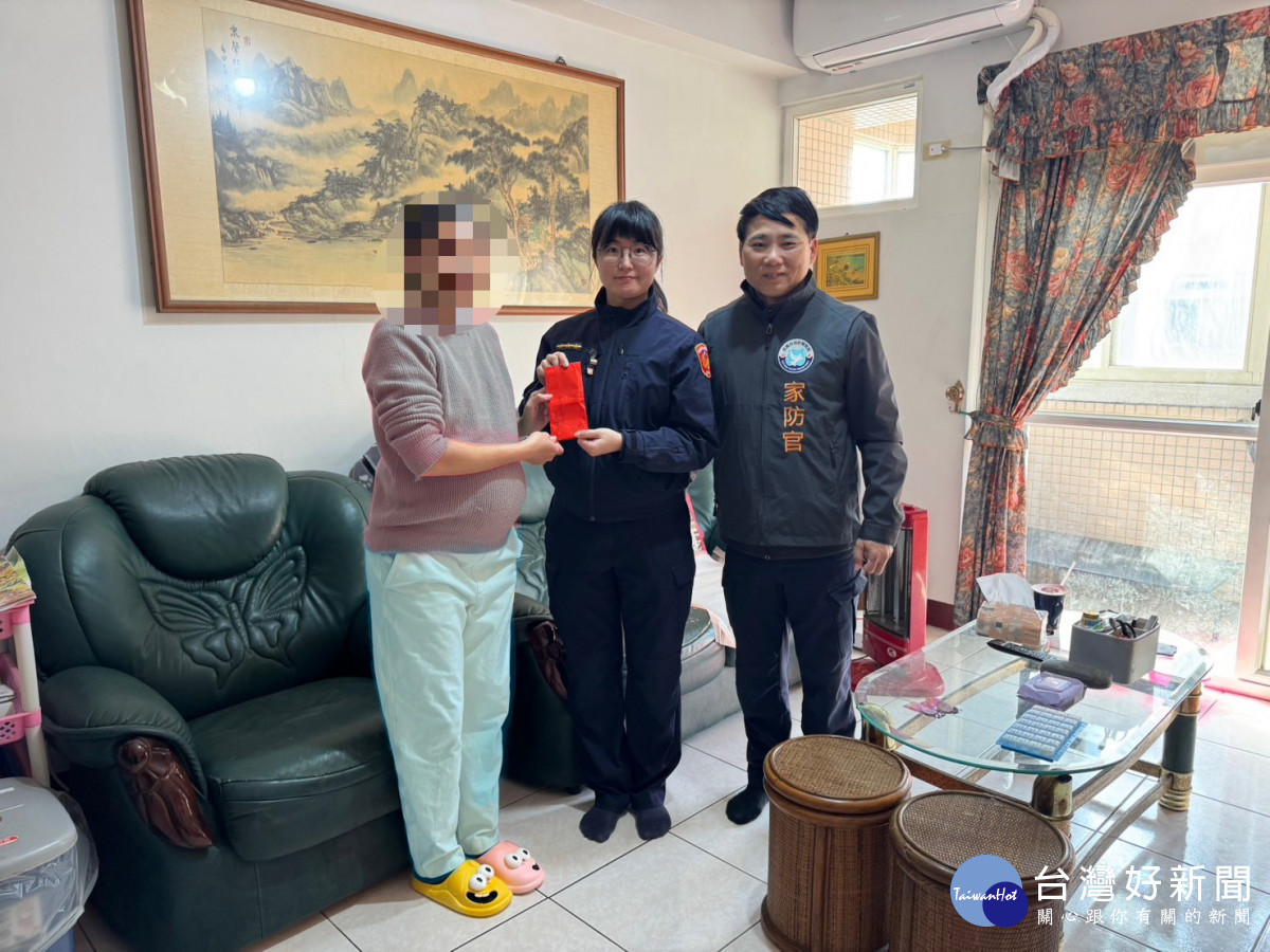 楊梅警偕善團關懷身障弱勢家庭渡難關。