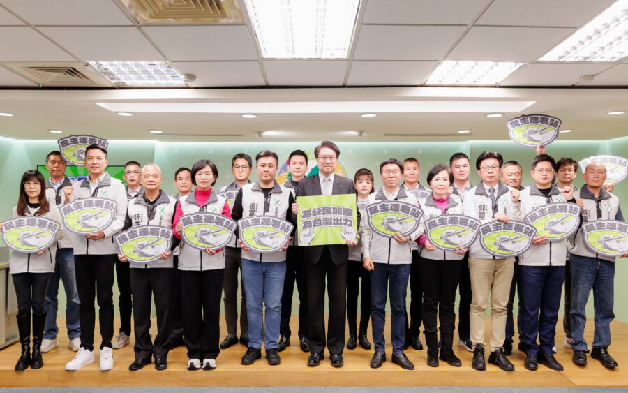 圖/林右昌強調,此時此刻我們必須挺身而出,守護公民及民主的行為,共同一起「為公民加油、為台灣出力」。(民進黨提供)