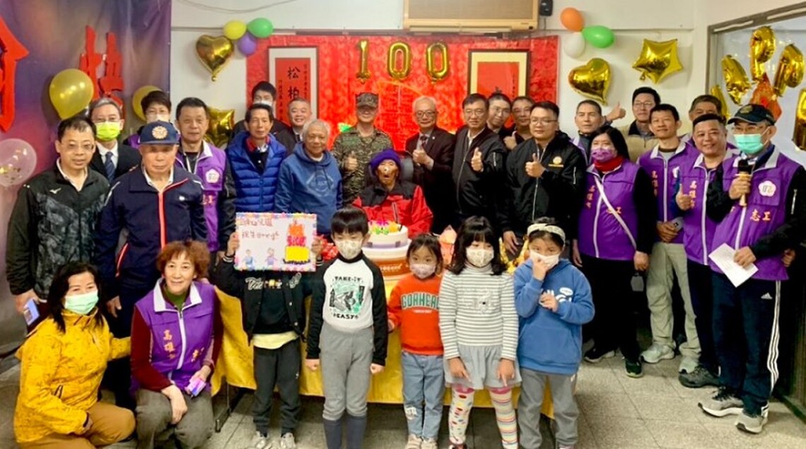 慶賀百歲榮民葉爺爺嵩壽 高雄市榮服處溫馨慶生樂滿堂