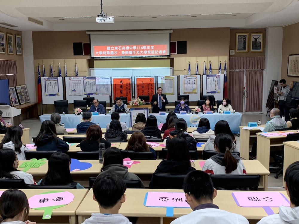 國立東石高中在蔡吉郎校長帶領下，教學成就，不僅延續傳統更創高峰。（圖/記者陳惲朋攝）