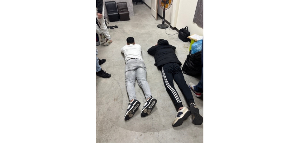 毒品分裝場藏身「梧棲」鐵工廠及地下室 警聯合攻堅逮3嫌查獲千包毒咖啡，避免流入市面！