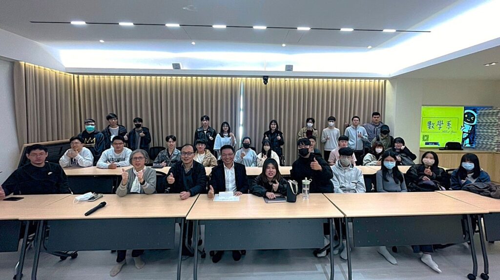 旅居美國的東海大學校友低調捐出100萬美元,設立台灣首個四年全額學雜費的「女數學家獎助學金」。(圖/東海大學提供)