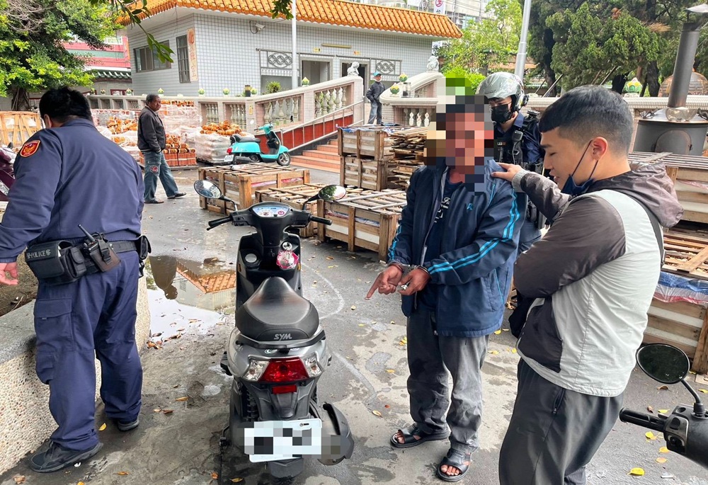 大膽歹徒騎贓車竊財物 左營警圍捕糖果店小偷到案 251 248250319a03