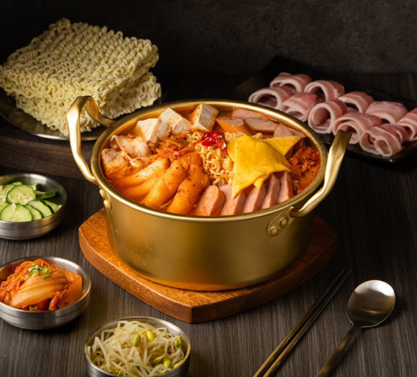 ▲深耕製麵50年品質傳承，旗下擁有愛麵族、媽咪廚房、十樂等品牌，供應餐飲通路與國內外食品市場。(圖/陸仕企業提供)