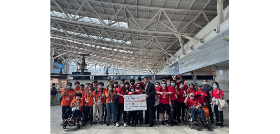 高鐵左營站溫馨傳愛 身障夥伴懷舊逛老街