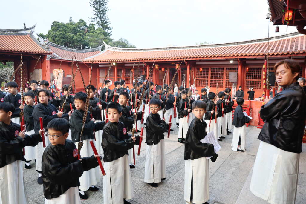臺南市114年春祭大成至聖先師孔子釋奠典禮莊重肅穆，釋奠儀節完整遵循八流程，歷時約60分鐘。