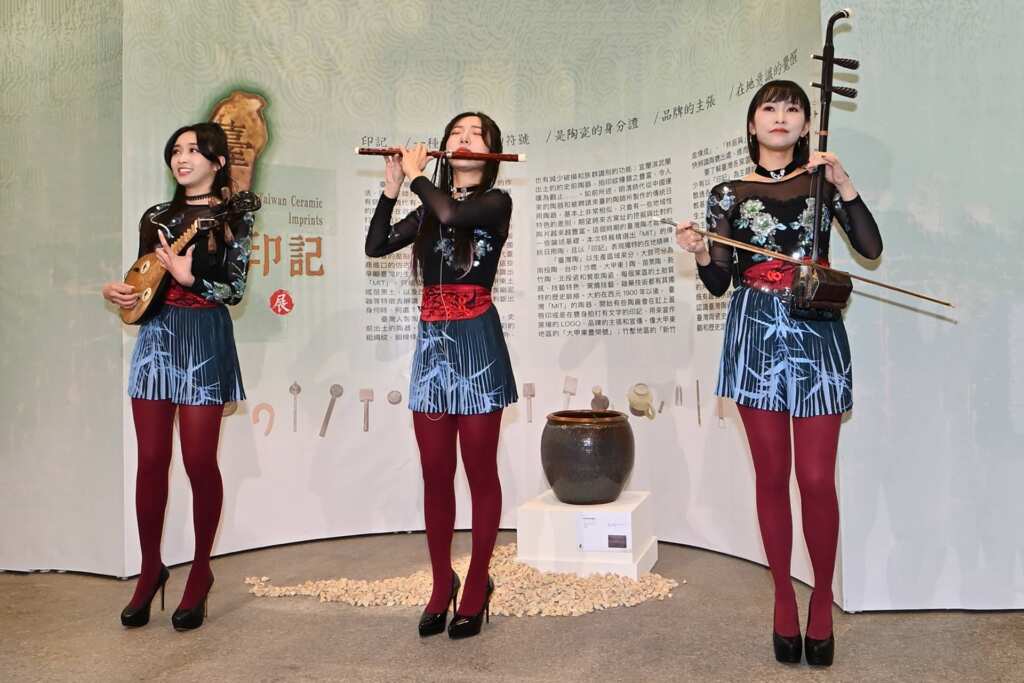 ▲無雙樂團演出暖場。（記者張玉泰攝）