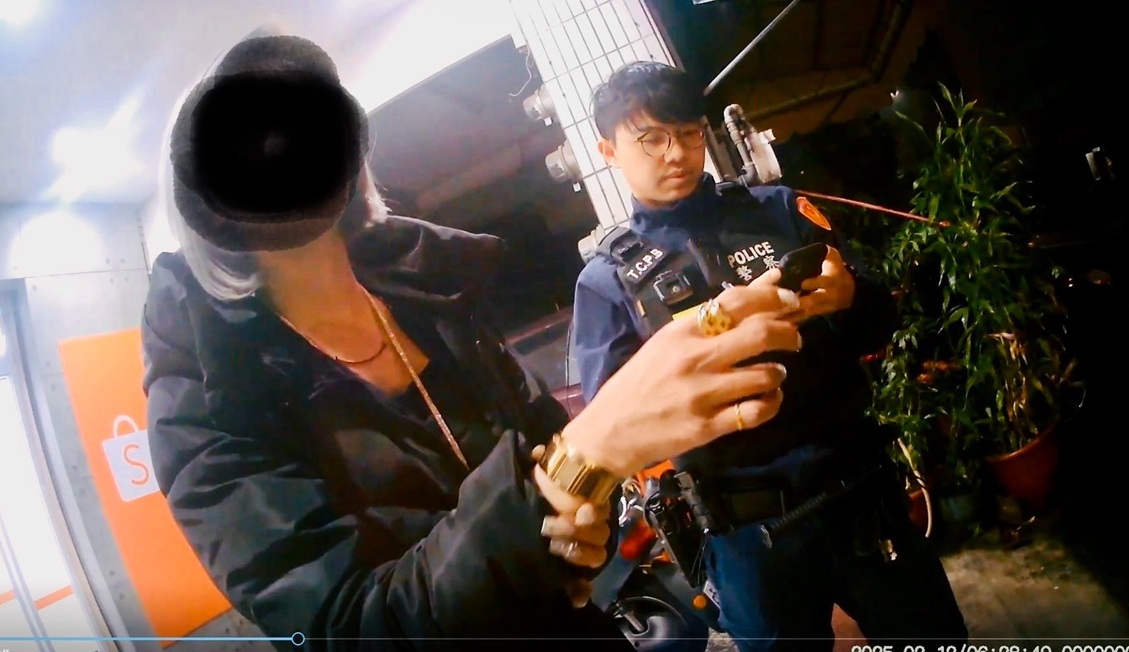 ▲圖說:女子酒後開著無牌汽車至超商取貨,當場遭到員警查獲 (圖/台中市政府 提供)