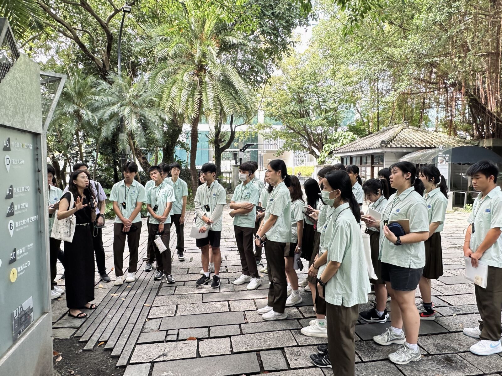 松山文創園區推出「學生國際大使計畫」 邀請國際學生成為文化導覽專家 260 松山文創園區推出「學生國際大使計畫」 邀請國際學生成為文化導覽專家 259