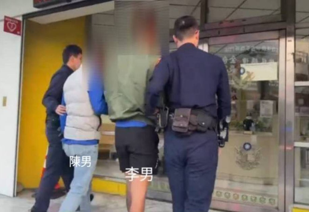 「原來你也被通了喔?」 3人中1名身揹9條遭警查獲 252 248250320a02
