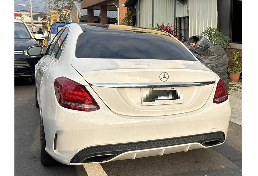賓士懸掛仿真車牌趴趴走 白河警眼尖識破揪出來 258 248250320a07