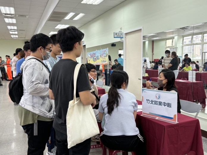 勞動部桃竹苗分署3/25舉辦徵才活動 24廠商釋出1210職缺 72 S 81813577
