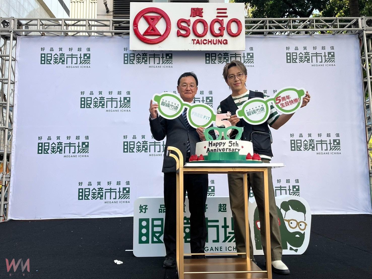 坤達擔任「眼鏡市場」一日店長！大讚FREE FiT系列輕盈不易滑落　滿足舒適與穿搭需求
