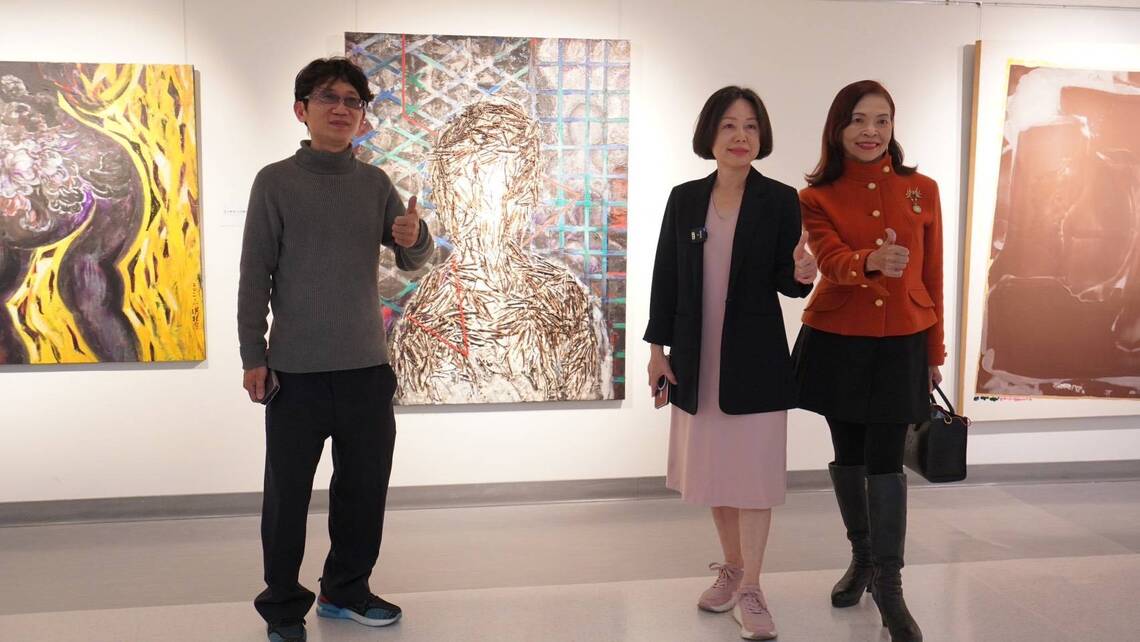 漾新聞|邊陲成中央！高雄現代畫學會雙年展登場用創作迎戰AI思維新挑戰