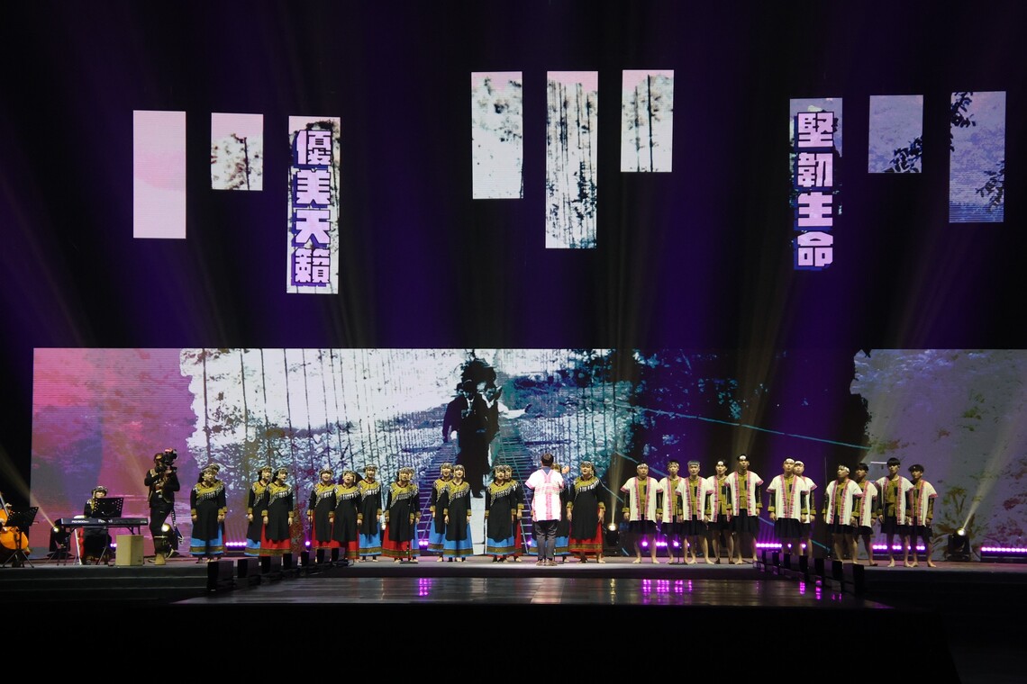 世界合唱大賽金牌的尼布恩合唱團演出布農組曲。