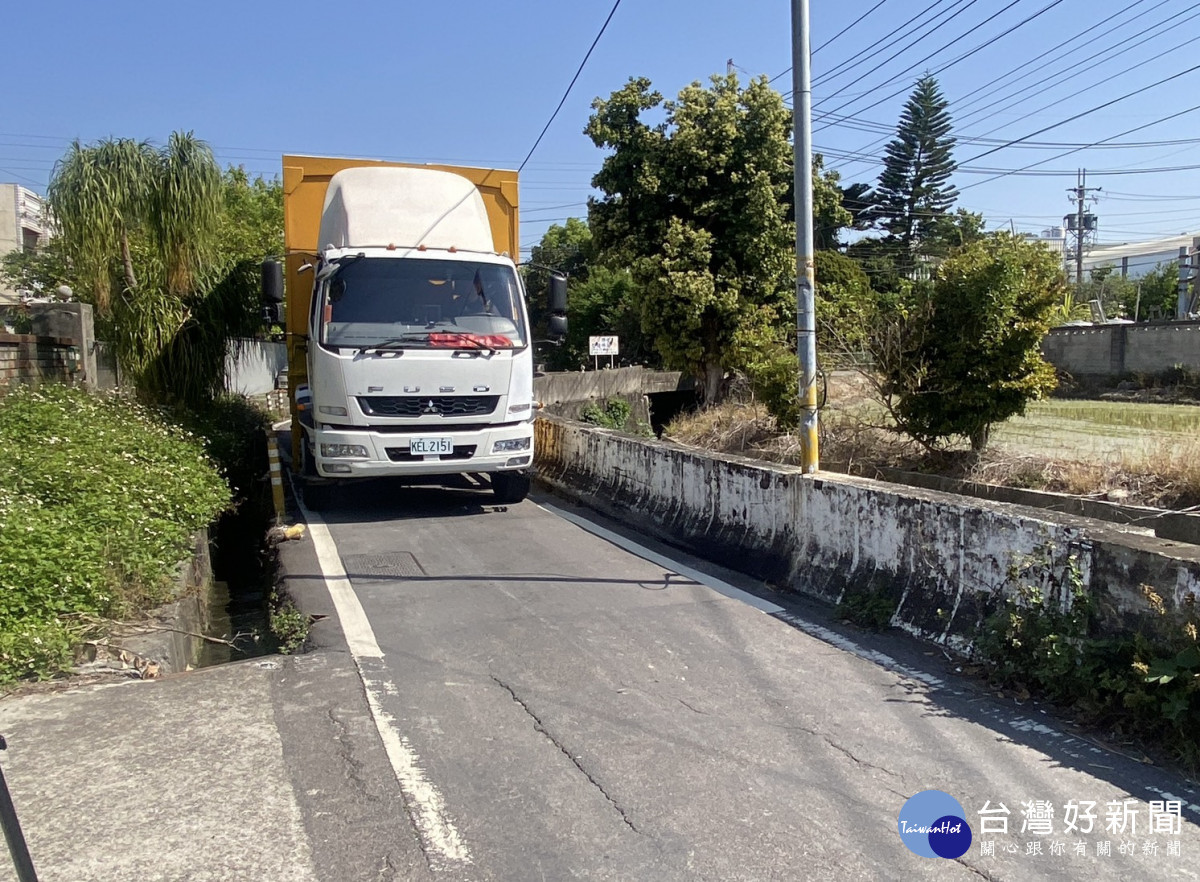 潭富路二段160巷附近中小型工廠密集,經常有大貨車出入。
