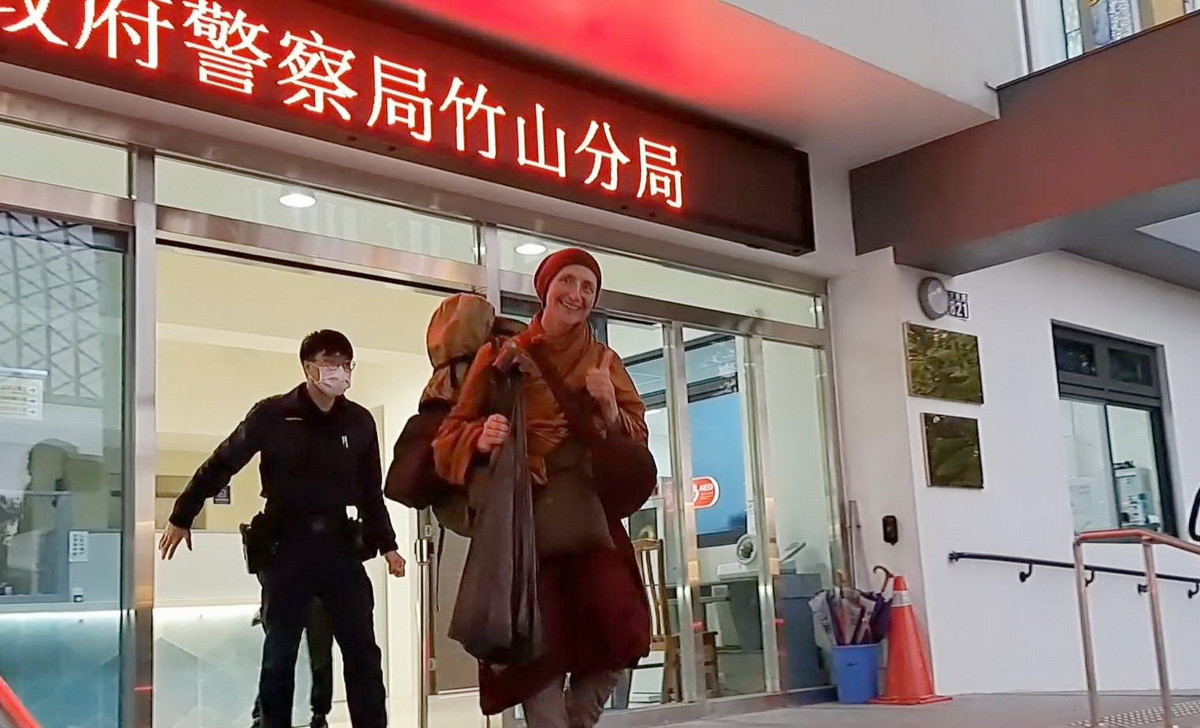 這位苦行僧感謝臺灣警民協助。（竹山分局提供）