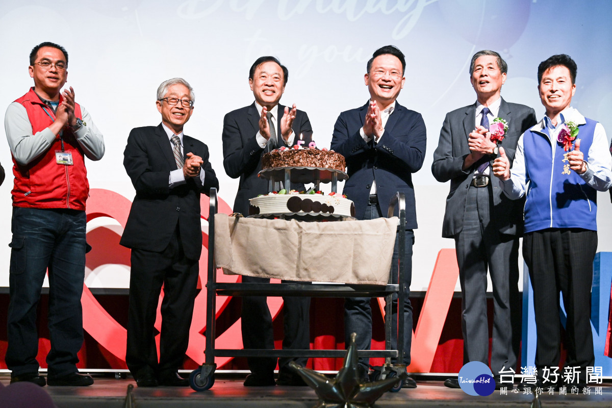 蘇副市長慶祝萬能科技大學創校53週年。