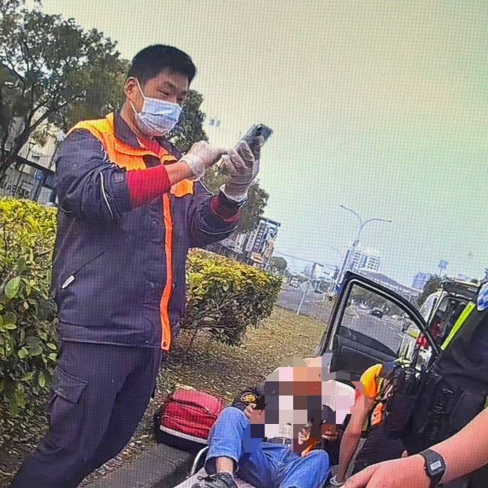 787d91a48a8fc44b75370b2350a27659警方同步通報119請求緊急支援。(記者廖承恩翻攝)