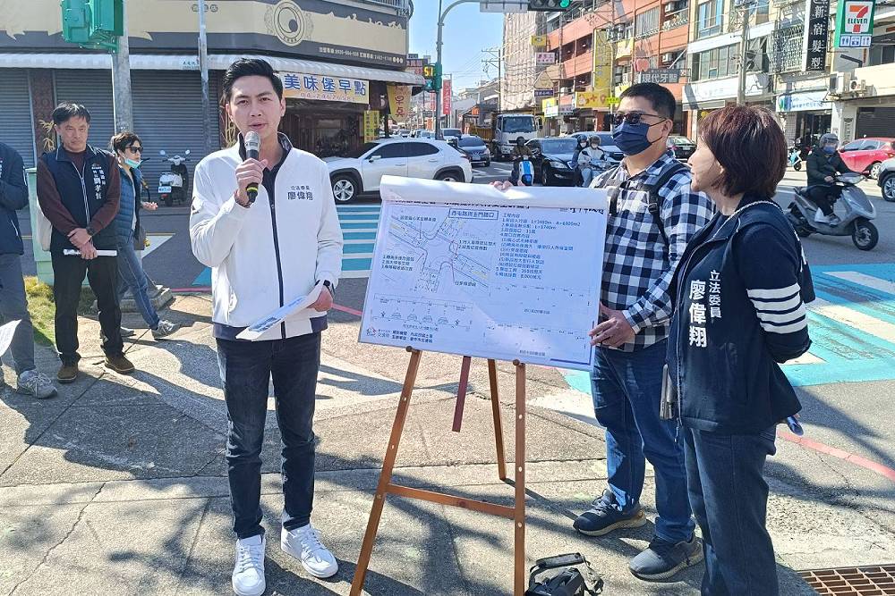 廖偉翔欲爭取經費改善校園人行空間 劉世芳:立院速排審前瞻預算 208 廖偉翔欲爭取經費改善校園人行空間 劉世芳:立院速排審前瞻預算 207