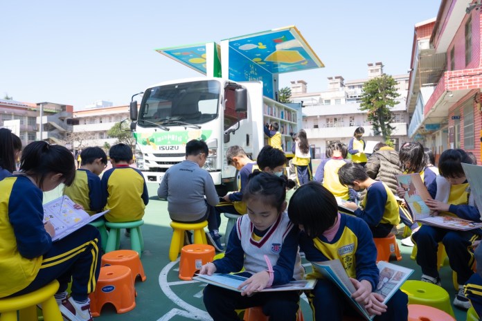ISUZU台北合眾汽車推廣閱讀教育 打造彩繪書車「行動圖書館」 3月全新啟航 82 S 60678184