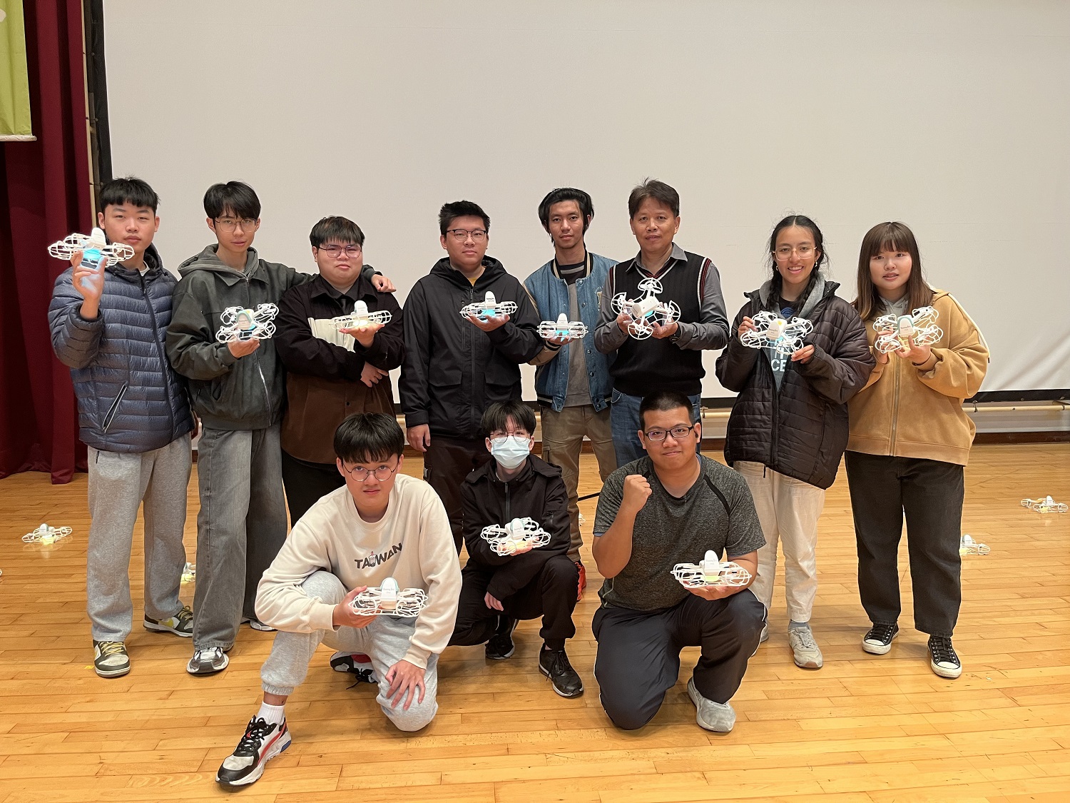 吳鳳科大60周年校慶開幕　無人機燈光秀震撼登場