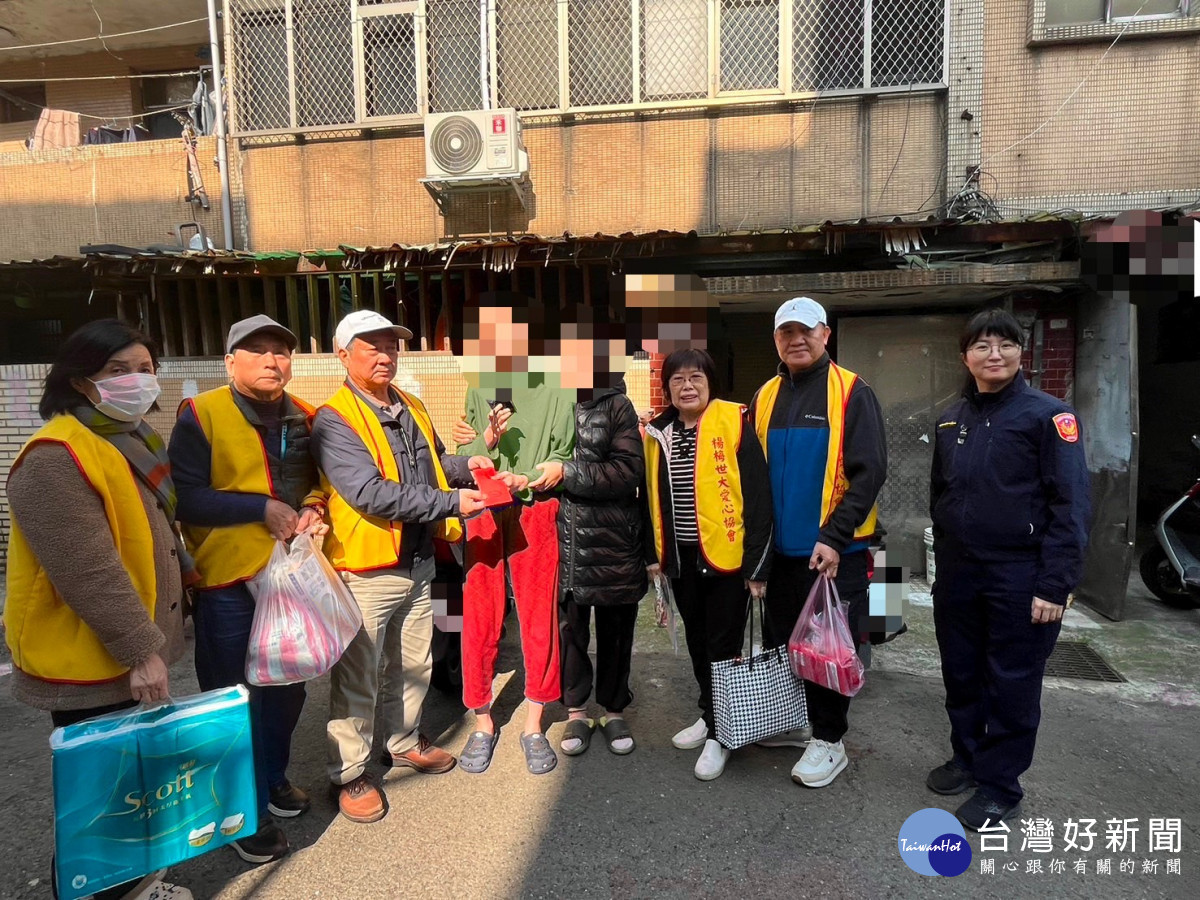 楊梅警關懷弱勢，助單親媽撫養身障兒。
